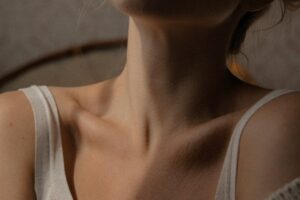 肌がやわらかい女性のイメージ画像