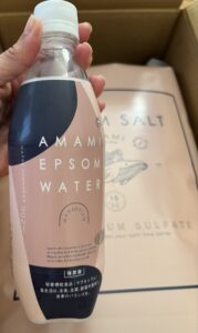 プレゼントのエプソムソルトの入った炭酸水の画像