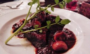 牛頬肉の赤ワイン煮のイメージ画像