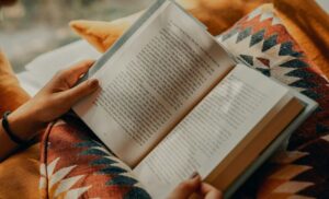 読書をするイメージ