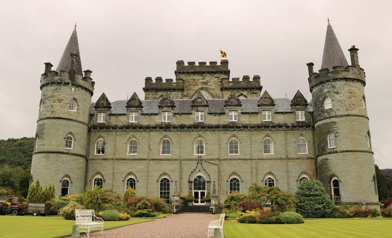 シャイラ城のモデルといわれているインヴァレリー城